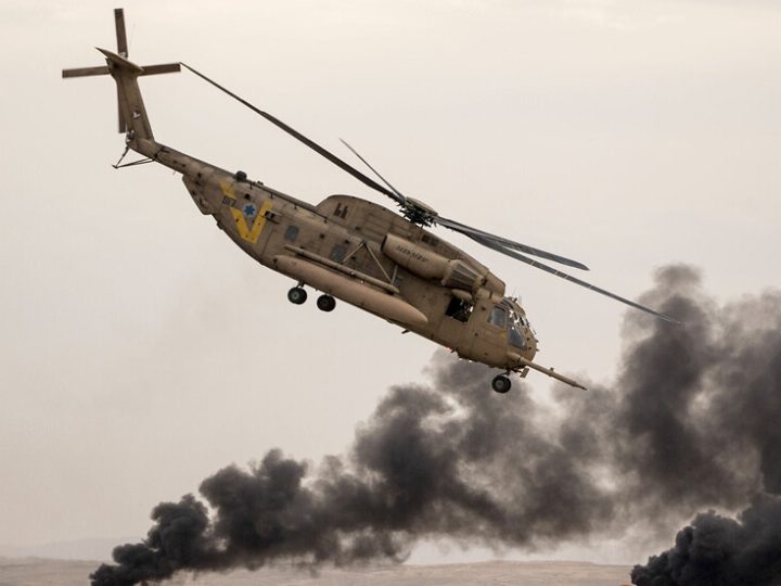 مروحية إسرائيلية تفشل في عملية عسكرية على حدود مصر