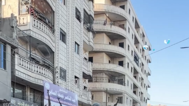 سوريا.. الأمن الداخلي ينتشر في شوارع الرقة لتأمين المنطقة وحماية الممتلكات  “فيديو”