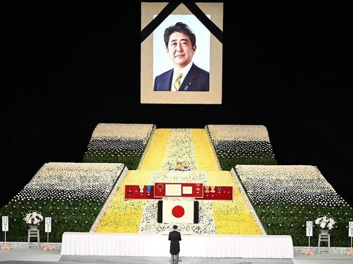 محكمة يابانية تقضي بالسجن المؤبد على قاتل شينزو آبي