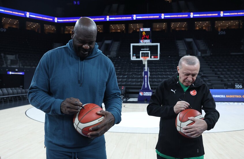 لقاء استثنائي يجمع أردوغان وشاكيل أونيل في إسطنبول