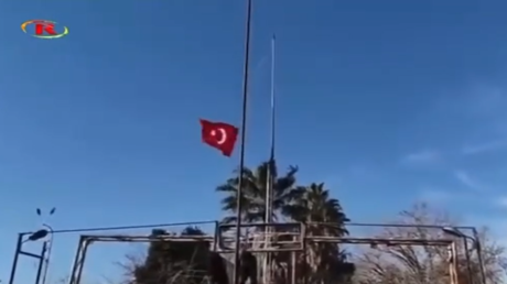 أردوغان يتوعد بمحاسبة مرتكبي “الهجمات الدنيئة” بحق العلم التركي