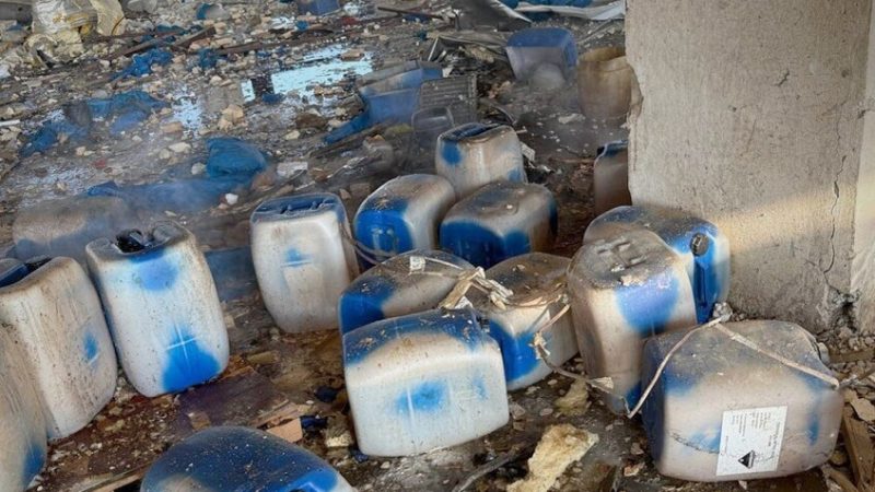 بالصور.. الدفاع السورية تكشف تفاصيل انفجار مستودع الأسلحة في اليعربية ودور “قسد”