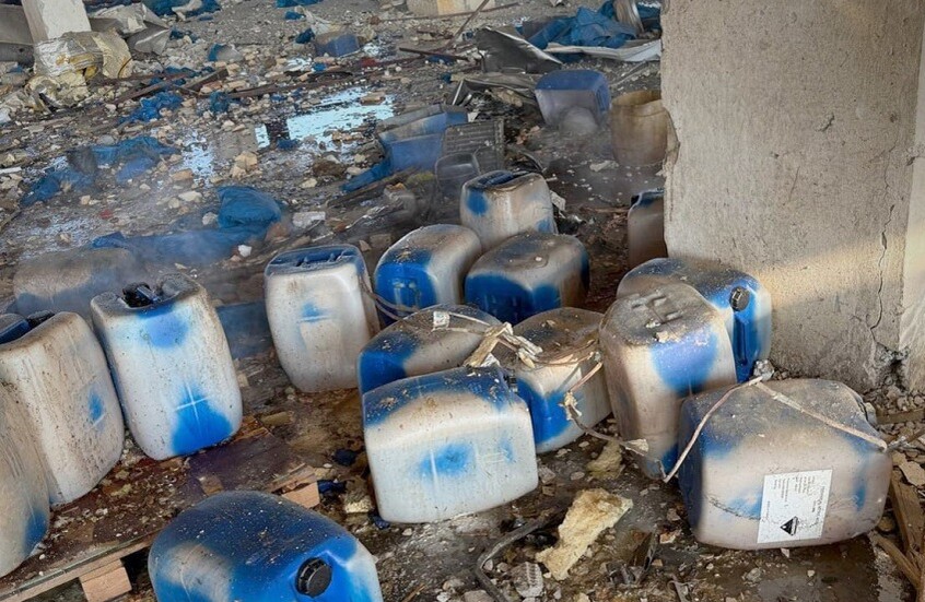 بالصور.. الدفاع السورية تكشف تفاصيل انفجار مستودع الأسلحة في اليعربية ودور “قسد”