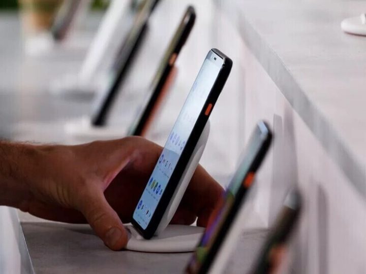 قرار الهاتف المحمول يغضب المصريين.. والبرلمان يتدخل