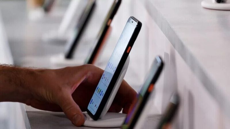 قرار الهاتف المحمول يغضب المصريين.. والبرلمان يتدخل