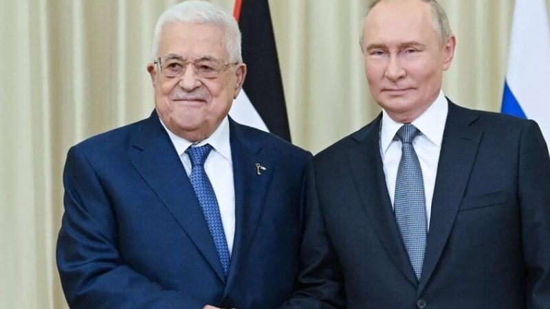 محمود عباس يصل موسكو للقاء الرئيس الروسي