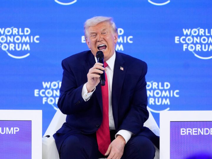 ترامب يصف نفسه بـ”الديكتاتور” ويقول إن الديكتاتورية “مطلوبة أحيانا”