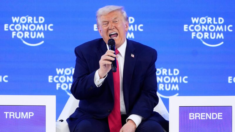 ترامب يصف نفسه بـ”الديكتاتور” ويقول إن الديكتاتورية “مطلوبة أحيانا”