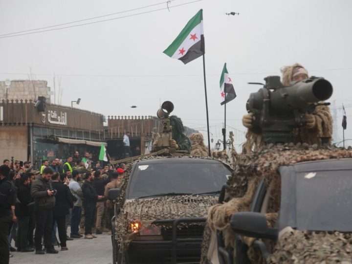 “رويترز”: كيف انتزع الشرع السيطرة على مناطق من الأكراد مع إبقاء أمريكا في صفه؟