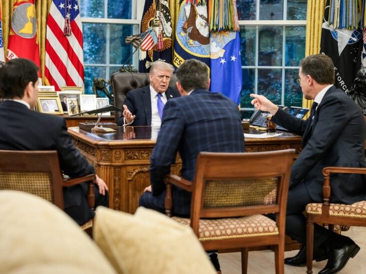 أمين عام الناتو يشيد بقيادة ترامب