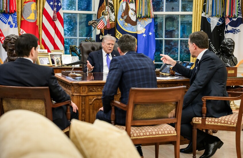 أمين عام الناتو يشيد بقيادة ترامب