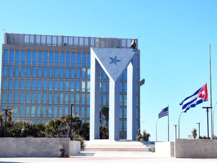 “وول ستريت جورنال”: الولايات المتحدة تعتزم تغيير النظام في كوبا