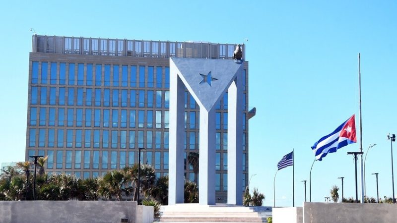 “وول ستريت جورنال”: الولايات المتحدة تعتزم تغيير النظام في كوبا