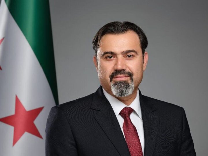 مذيع يشكك في أن يكون وزير التربية السوري كرديا (فيديو)