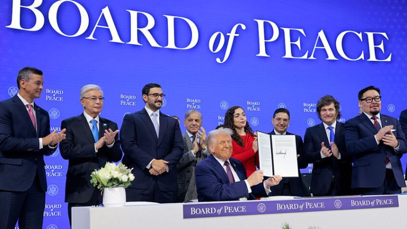 ترامب يطلق “مجلس السلام” ويعد بإنهاء الحروب في الشرق الأوسط (فيديوهات)