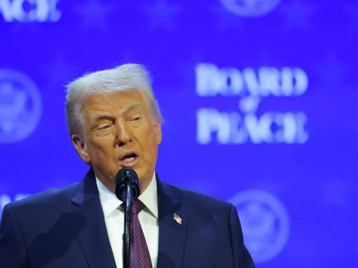 ترامب من دافوس: إيران تريد التفاوض وفنزويلا تفتح أبوابها لشركات النفط الأمريكية