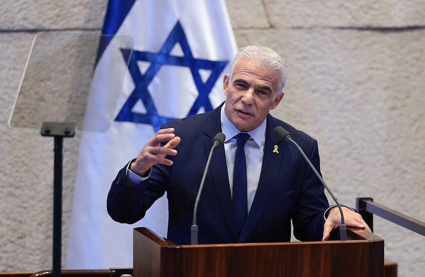 لابيد:  تحولنا إلى أداة هامشية في غزة