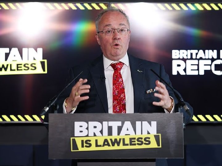 بسبب طلبه “محاكاة” بوتين على حصان.. مفوض شرطة بريطاني يخضع للتحقيق