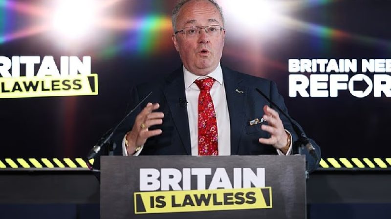 بسبب طلبه “محاكاة” بوتين على حصان.. مفوض شرطة بريطاني يخضع للتحقيق