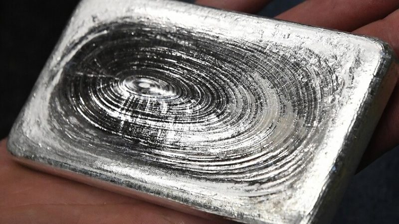 سعر الفضة يتجاوز 96 دولارا للأونصة لأول مرة في التاريخ