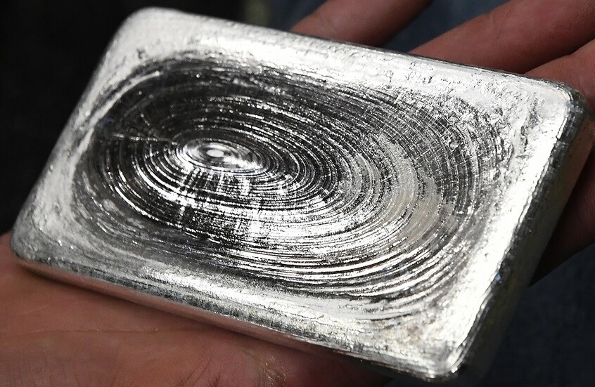 سعر الفضة يتجاوز 96 دولارا للأونصة لأول مرة في التاريخ