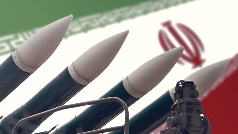 إعلامي مصري شهير يحذر العرب من “شر قد اقترب” وما سيحدث إذا سقطت إيران