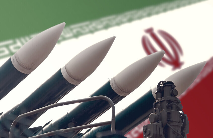 إعلامي مصري شهير يحذر العرب من “شر قد اقترب” وما سيحدث إذا سقطت إيران