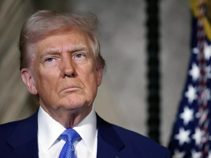 ترامب يطالب بالتحقيق مع إلهان عمر ويتهمها بجمع ثروة غير مشروعة