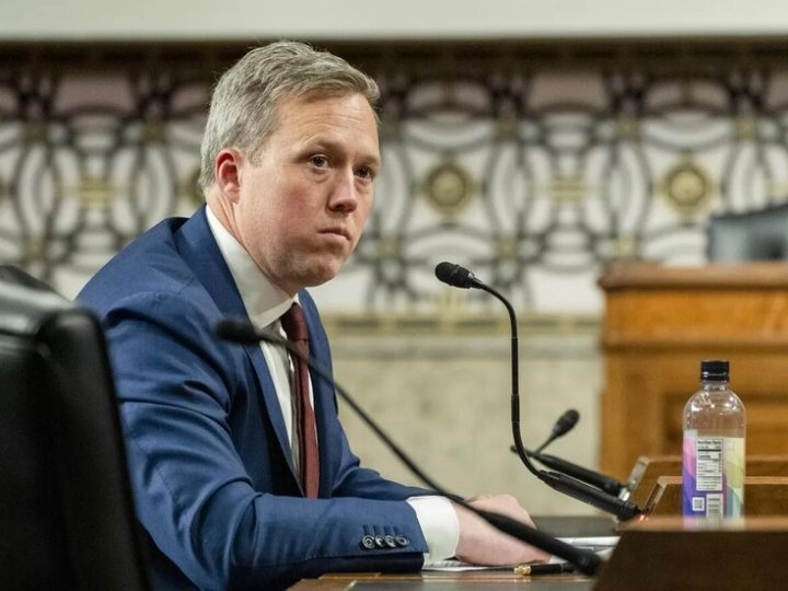 “أكسيوس”: وزير الجيش الأمريكي سيشارك في محادثات أبو ظبي اليوم