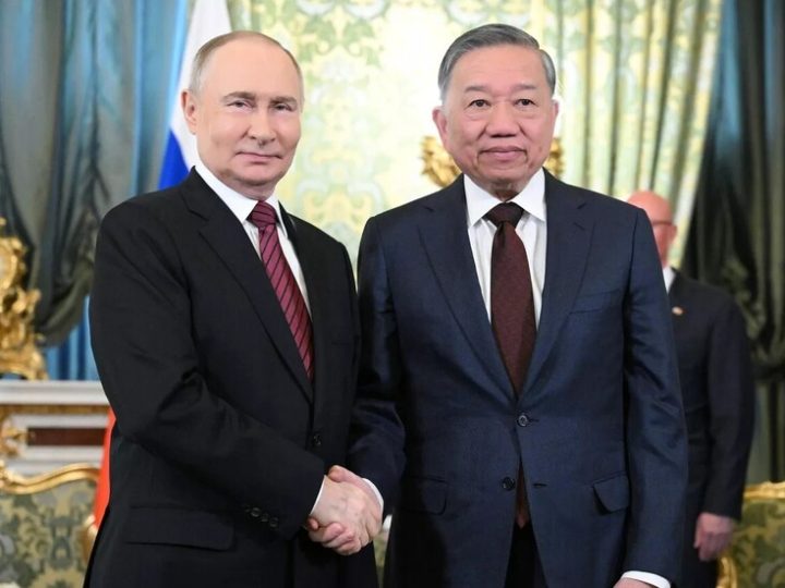 بوتين يهنئ الأمين العام للحزب الشيوعي الفيتنامي بمناسبة إعادة انتخابه