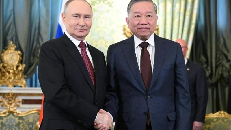 بوتين يهنئ الأمين العام للحزب الشيوعي الفيتنامي بمناسبة إعادة انتخابه