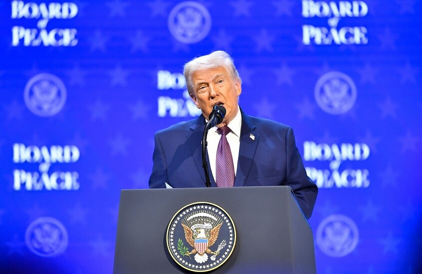 ترامب يقيّم نتائج رحلته “الرائعة” إلى دافوس