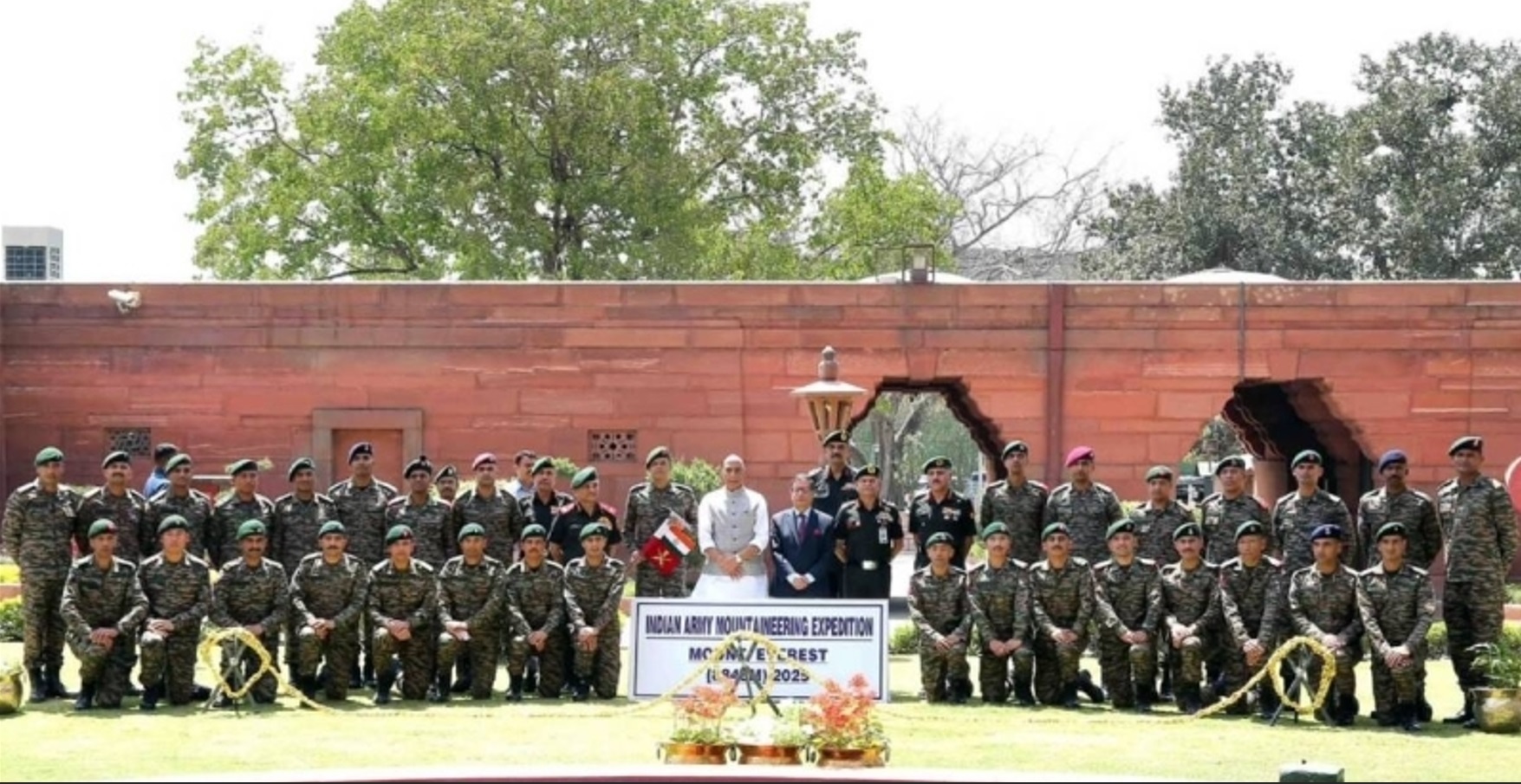 الجيش الهندي يسجل رقما قياسيا عالميا في تسلق قمة إيفرست (صور)
