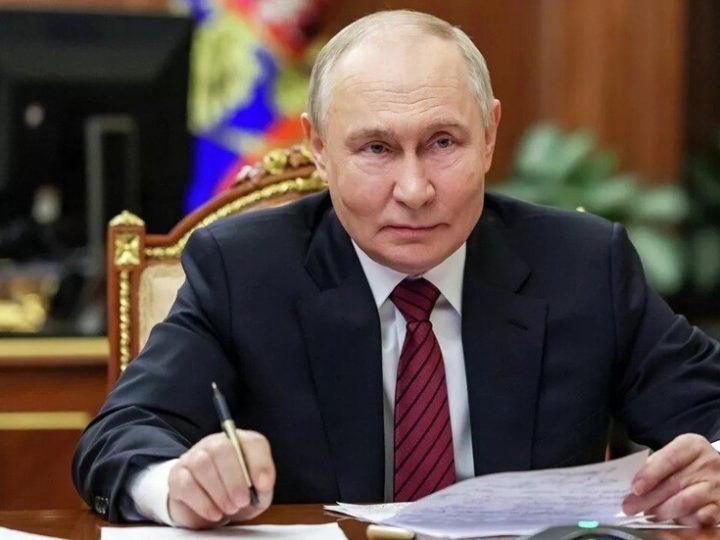 بوتين: روسيا تعزز قوتها في بناء كاسحات الجليد النووية وتواصل استكشاف القطب الشمالي