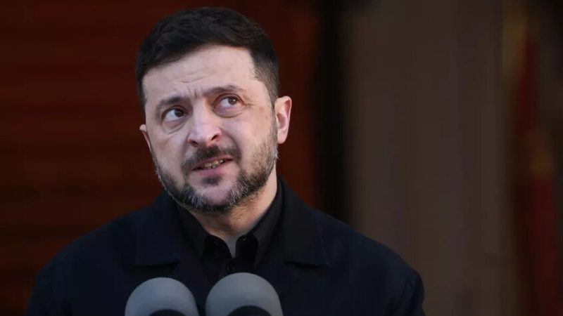 مسؤول إيطالي: خطاب زيلينسكي في دافوس كشف عن “دمية” في مأزق بعد فقدان الدعم الأمريكي