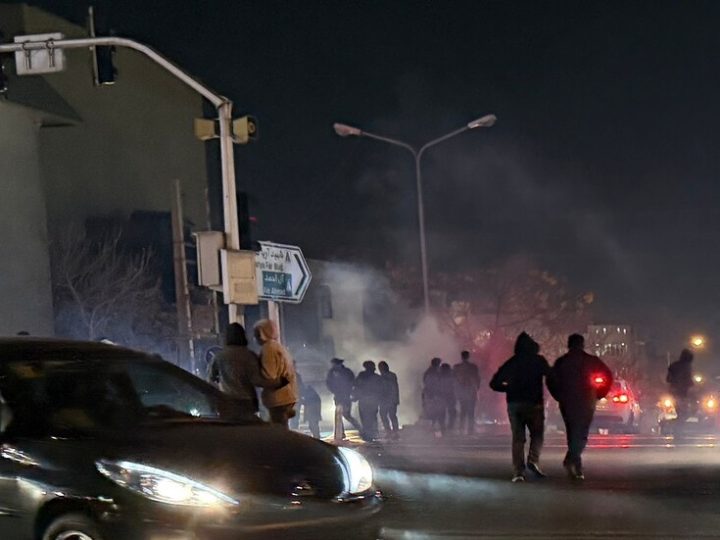 مسؤول إيراني: نحقق في تورط أجهزة استخبارات أجنبية في الاحتجاجات الأخيرة