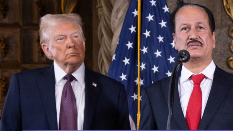 “صديقي حسين”.. ملياردير إماراتي يشكر ترامب على “لفتته الطيبة” خلال منتدى دافوس