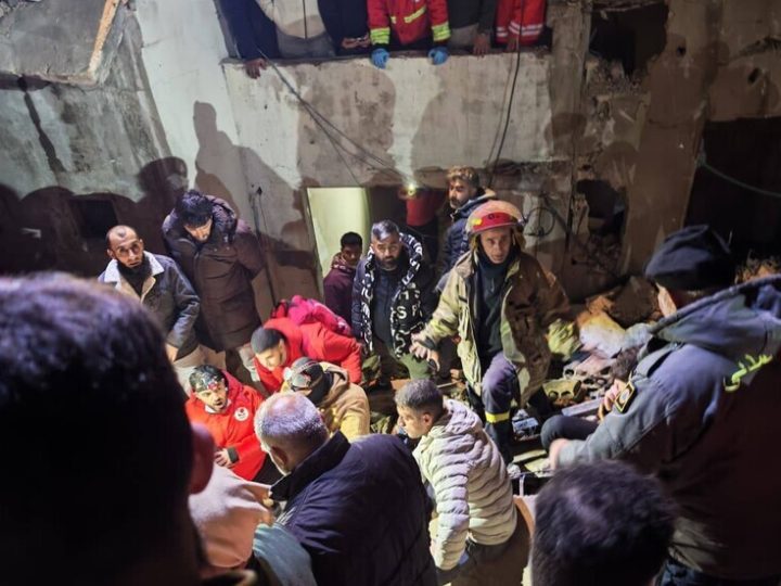 لبنان.. انهيار مبنى في طرابلس وفرق الإنقاذ تواصل البحث عن الناجين تحت الأنقاض