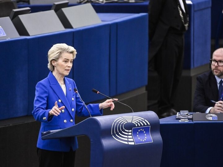 “يوراكتيف”: “حزب الشعب الأوروبي” يعاقب نوابا بالبرلمان الأوروبي لعدم تأييدهم فون دير لاين