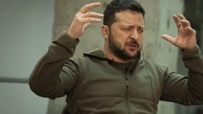 مجلة: زيلينسكي بهندامه وصوته الأجش بات لا يطاق في الاتحاد الأوروبي والولايات المتحدة