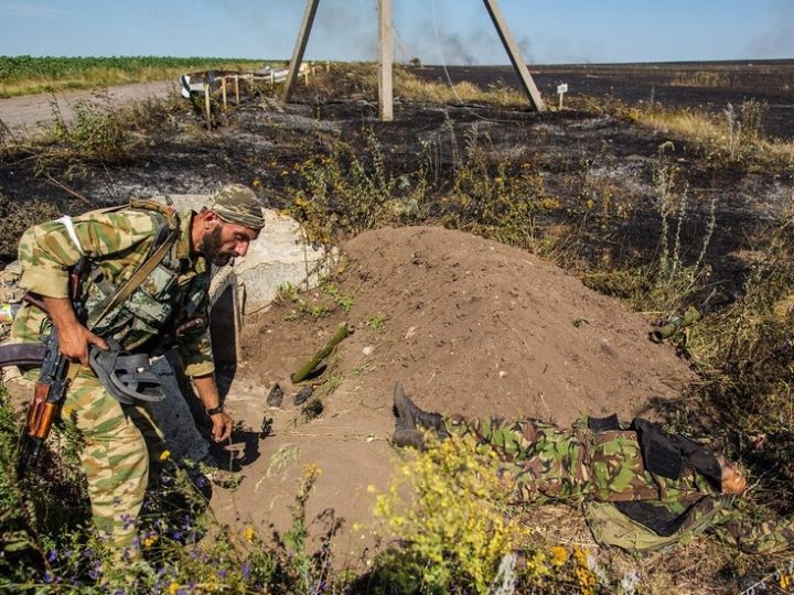 خبير يوضح سبب ترك قوات أوكرانيا أكواما ضخمة من جثث قتلاها دون سحبها