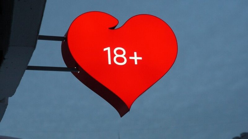 خطيبة وزير الخارجية الأوكراني السابق تفتتح “Sex shop” ثانيا