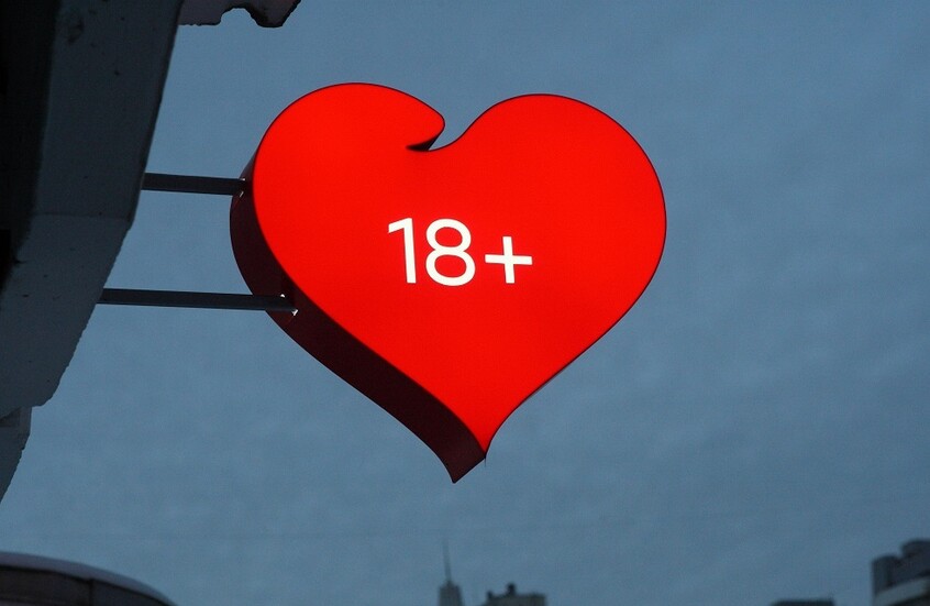 خطيبة وزير الخارجية الأوكراني السابق تفتتح “Sex shop” ثانيا