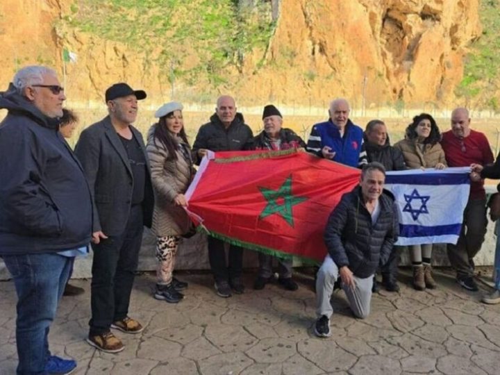 رفع علم إسرائيل على الحدود المغربية الجزائرية.. استنكار شديد في المغرب ورواية إسرائيلية