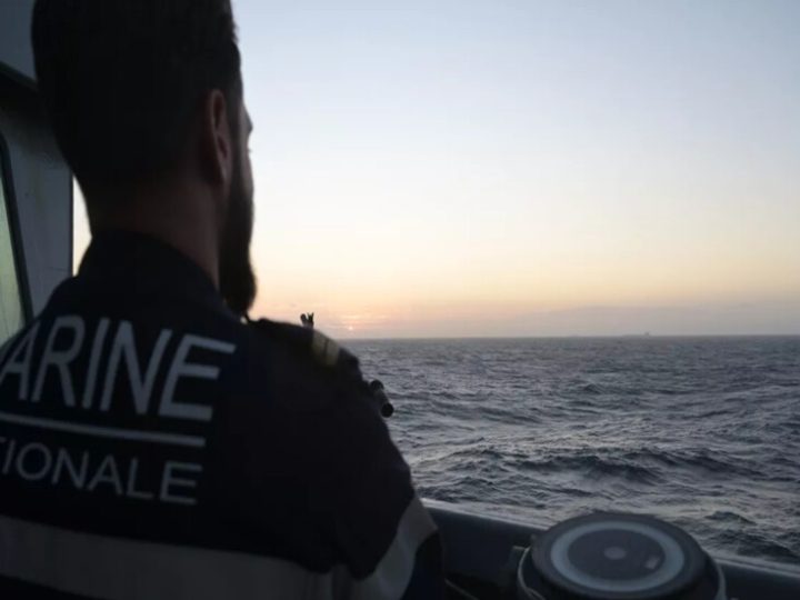 وصول الناقلة التي أعلن ماكرون احتجازها في المتوسط إلى مارسيليا