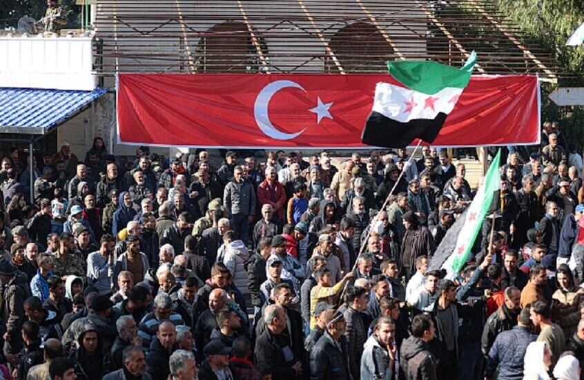 حزب تركي معارض: لماذا فضلت أنقرة “هيئة تحرير الشام” على الأكراد بسوريا؟