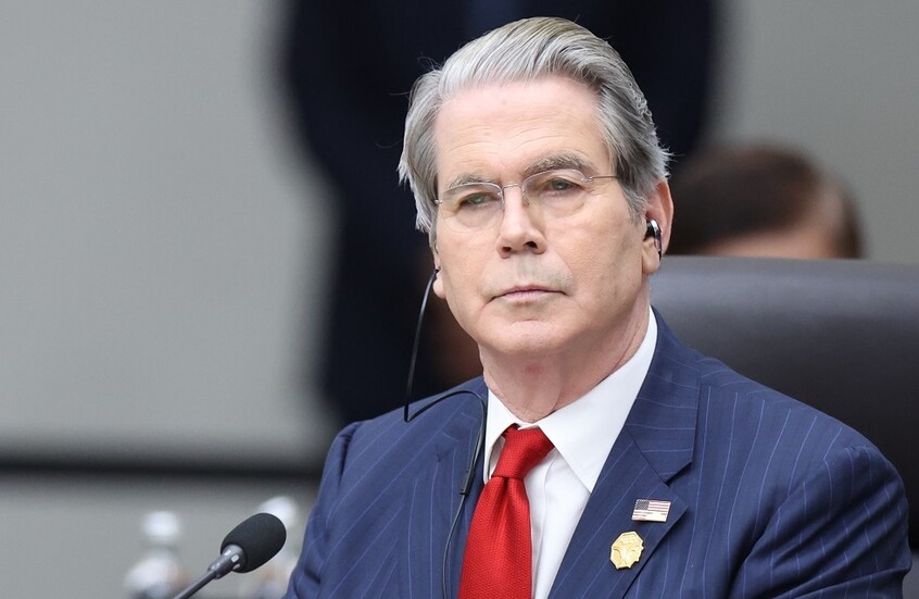 وزير الخزانة الأمريكي: لا نرغب في دخول البضائع الصينية الرخيصة إلى أراضينا من كندا