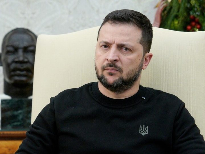 زيلينسكي يرفض مجددا سحب القوات المسلحة الأوكرانية من دونباس