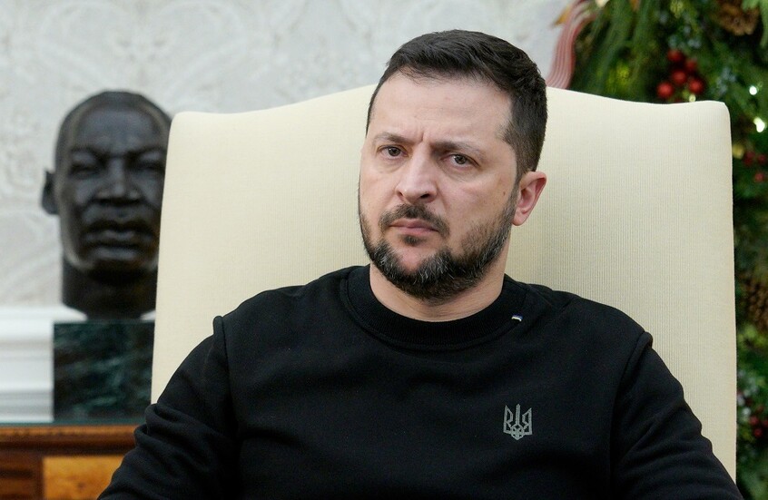 زيلينسكي يرفض مجددا سحب القوات المسلحة الأوكرانية من دونباس