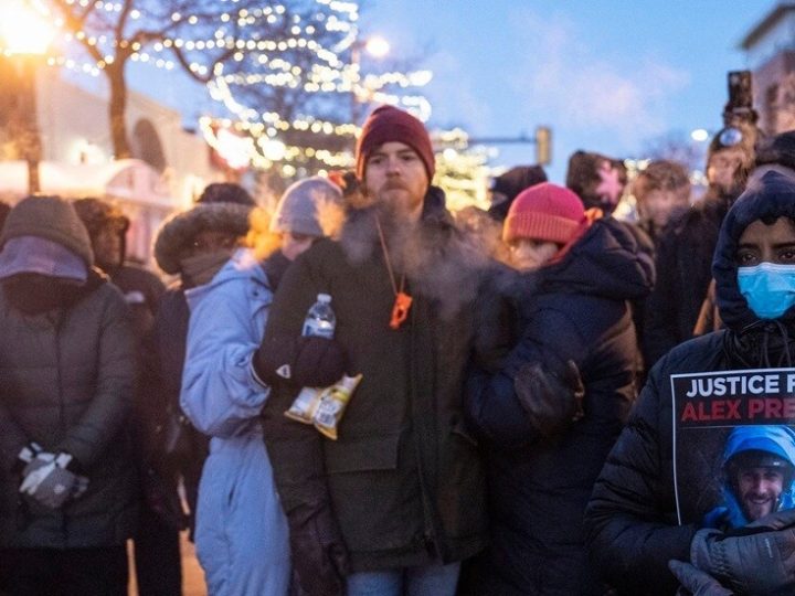 حاكم مينيسوتا يوجه خطابا حادا يطالب فيه بإنهاء الوجود الفيدرالي